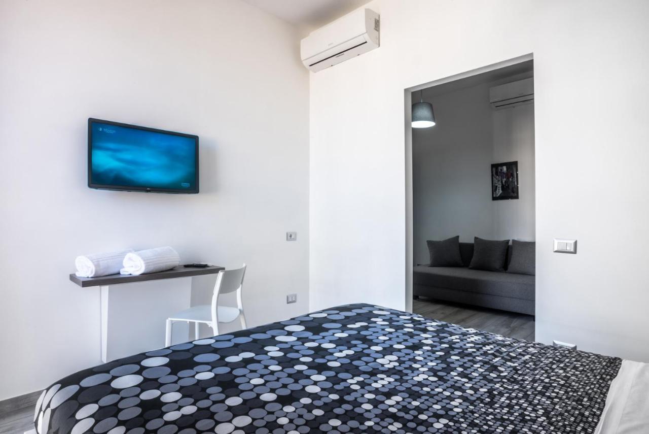 Solarium Al Duomo Rooms By Wonderful Italy เนเปิลส์ ภายนอก รูปภาพ